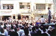 Kirit Somaiya addressing investors outside Janmabhoomi hall