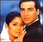 A still from Dhadkan -- Shilpa and Akshay