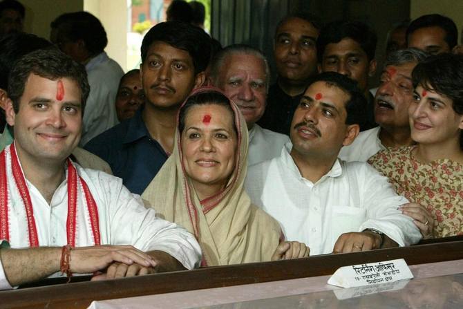 Family gathering: Robert Vadra with Priyanka, Rahul and Sonia Gandhi