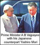 Prime Minister A B Vajpayee with Japanese PM Yoshiro Mori - Photo: Saab Press 