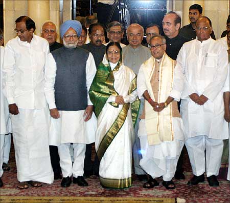 P Chidambaram, Prime Minister Manmohan Singh, President Pratibha Patil, Pranab Mukherjee and Sharad Pawar with other newly sworn-in ministers at Rastrapati Bhavan