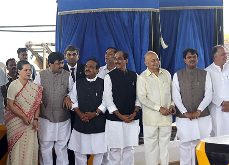Sonia Gandhi, Ashok Chavan, Chhagan Bhujabal, Manikrao Tahkra, S Shinde, Vilasrao Deshmukh.