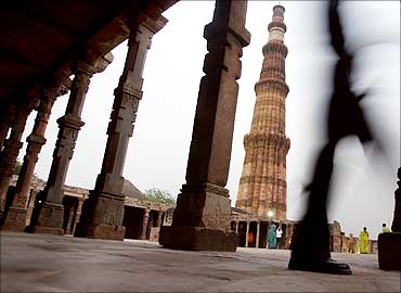 9 unidentified bodies on Delhi streets every day: Govt data