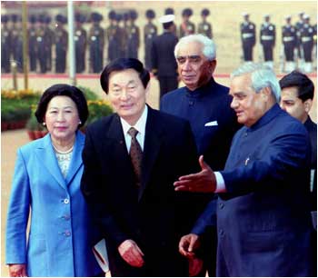 Then prime minister Atal Bihari Vajpayee with his Chinese counterpart Zhu Rongji and his wife, Lao An, at the ceremonial reception in New Delhi, January 16, 2002. Photograph: Sondeep Shankar/Saab Press