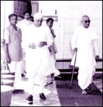 Rajagopalan (left) with Nehru and Rajaji