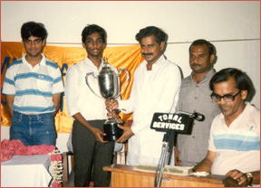 Kameswaran and Anand (extreme left) at a prize distribution function