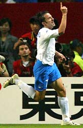 Allesandro Del Piero celebrates his goal. 