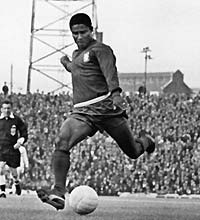 http://www.rediff.com/sports/football/2002/may/eusebio.jpg