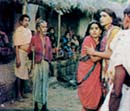 Nirmal Pandey and Sonali Kulkarni in Daayraa