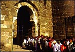 School kids queue up to enter Daulatabad Fort