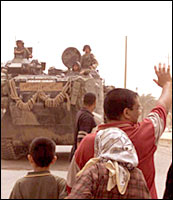 Iraqi people in Baghdad welcome US troops. Photo: Reuters