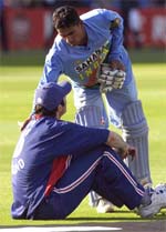 Mohammad Kaif consoles a dejected Ronnie Irani