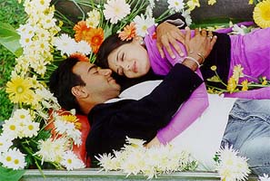 Ajay Devgun and Sonali Bendre