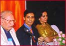 Sascha Sippy (centre) with G P Sippy and Hema Malini