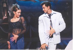 Esha Deol and Hrithik Roshan in Na Tum Jaano Na Hum