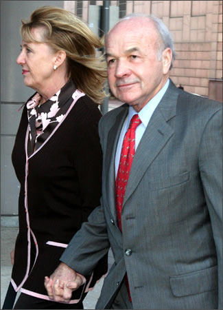 Enron CEO Ken Lay and wife Linda return after lunch recess to federal court in Houston, Texas, February 8, 2006.