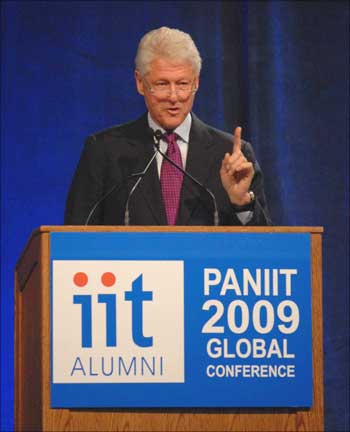Bill Clinton addressing the IIT meet.