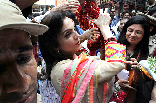 Nita Ambani offers puja at Hyderabad temple