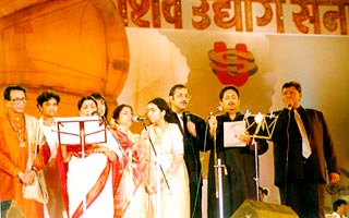  Lata is joined by family and others