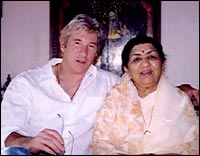 Richard Gere, Lata Mangeshkar