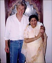 Richard Gere, Lata Mangeshkar