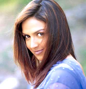 Esha Deol debuts with Koi Mere Dil Se Pooche