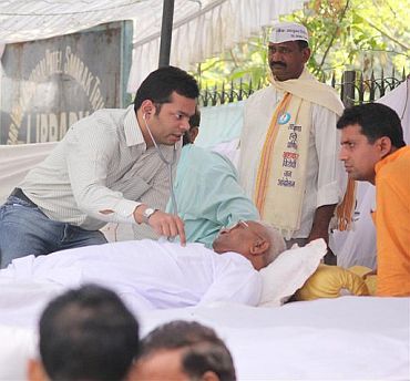 A doctor checks Anna Hazare during his previous anti-corruption fast at Jantar Mantar in New Delhi