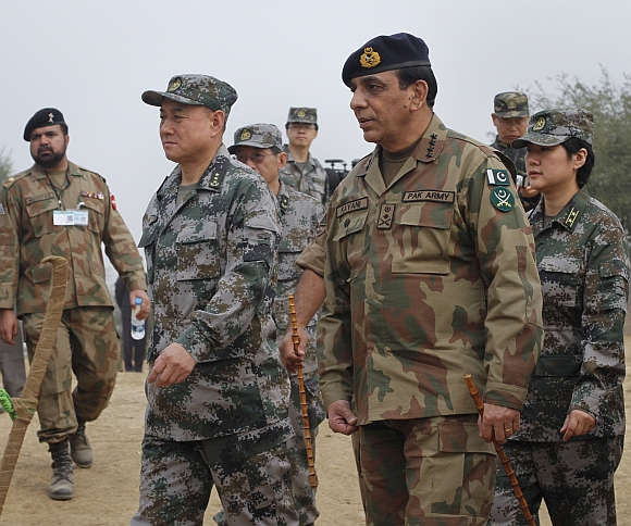 Pakistani Army Chief General Ashfaq Kayani walks with Chinese General Hou Shusen, the deputy chief of general staff of the Chinese People's Liberation Army