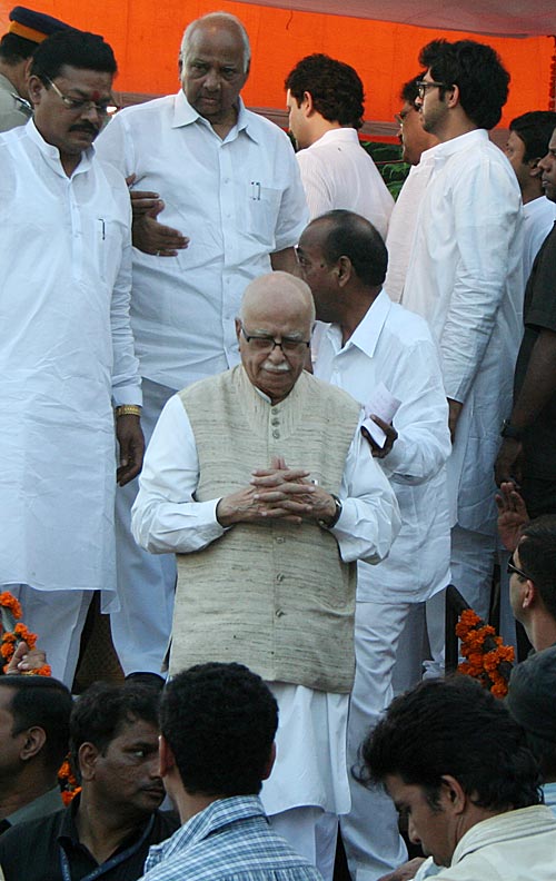 NCP chief and Union Agriculture Minister Sharad Pawar and senior BJP leader L K Advani after paying their last respects to Thackeray at Shivaji Park on Sunday