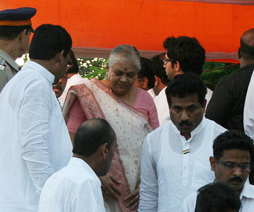 Politicians, actors at Bal Thackeray's funeral
