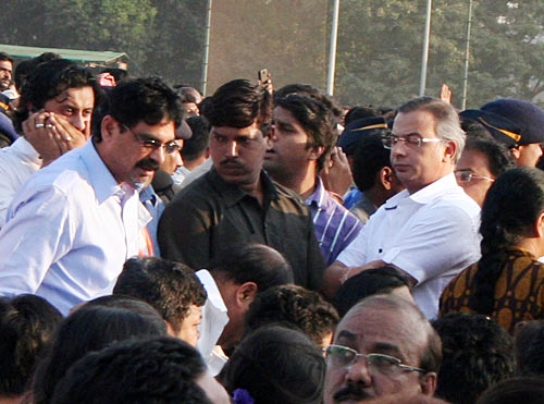 Politicians, actors at Bal Thackeray's funeral