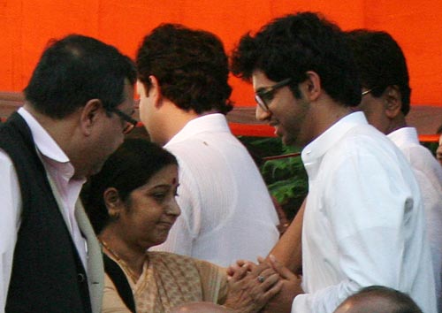 Leader of Opposition in Lok Sabha Sushma Swaraj seen consoling Bal Thackeray's grandson Aditya at Shivaji Park on Sunday