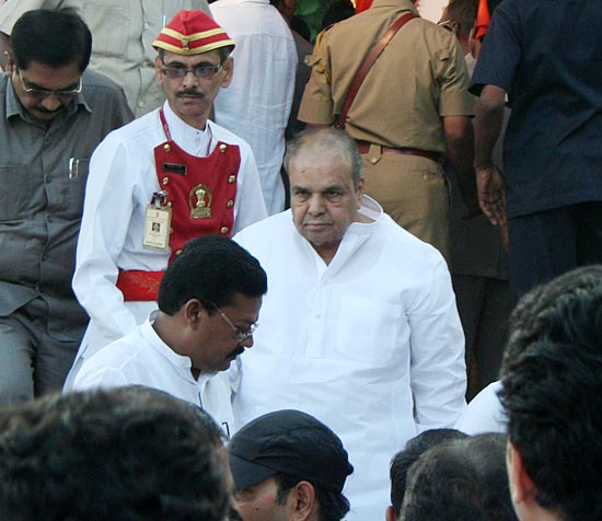 Politicians, actors at Bal Thackeray's funeral