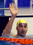 Ian Thorpe waves after setting a new record in his 400-metre freestyle heats. REUTERS/David Gray 